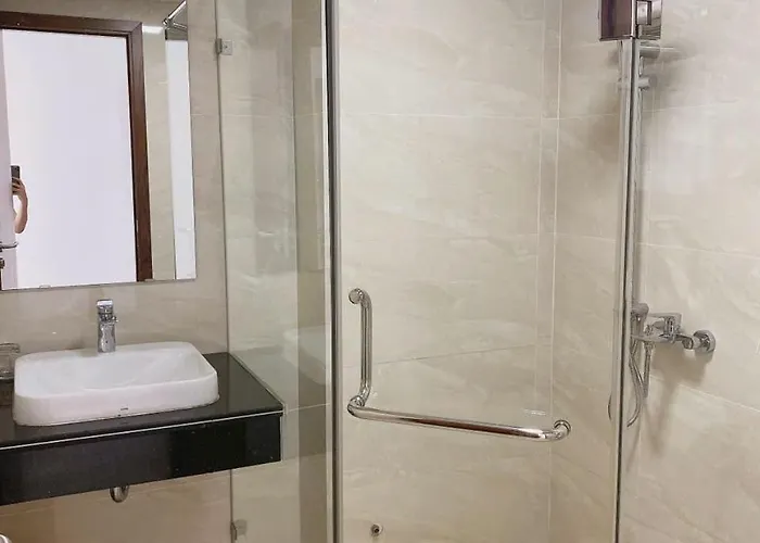 Land 3* Hạ Long
