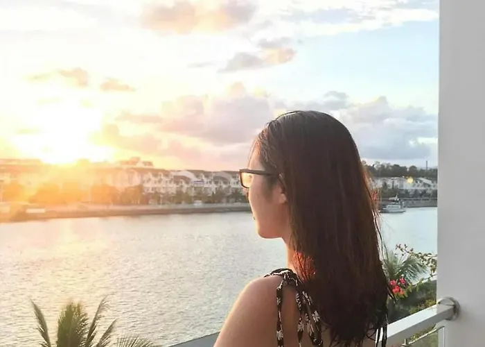 Khách sạn Land