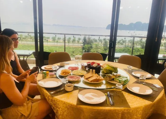 Land 3* Hạ Long