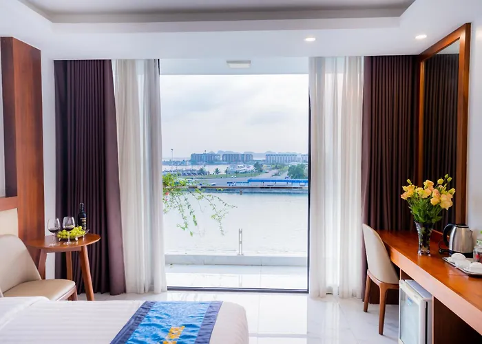 Land Khách sạn
