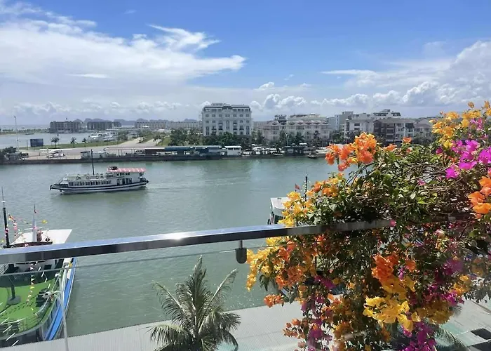 Land 3* Hạ Long