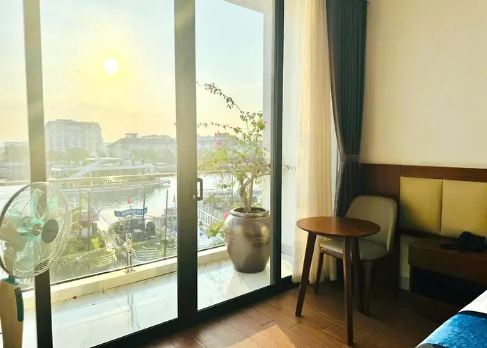 Khách sạn Land Hạ Long